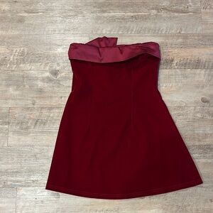 Elegant Burgundy Strapless Dress